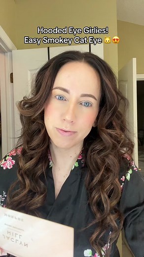 Easy Smokey Cat Eye Makeup for Hooded Eyes