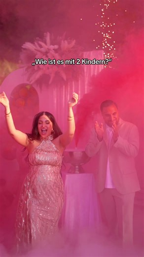 Die Freude mit zwei Mädchen: Ein Familienmoment