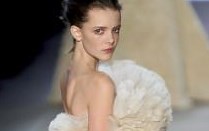 台步不好又怎样？！长得好看就能为所欲为！Imogen Morris Clarke 超甜的仙女超模！