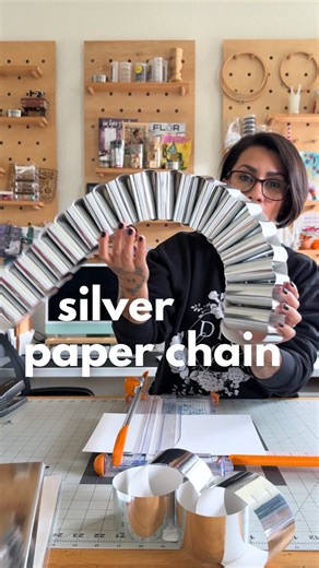 Monica Chavez | DIY | Latina on Instagram: "Lessons I learned from making a chunky paper chain garland: 1. Long narrow paper strips give you big circles for a more flexible garland. Short wide strips give chunky, less flexible, more compact garland 2. smaller and thinner paper like scrap book paper, gift wrap, books, printer paper, and construction paper can tolerate stick glue and tape without popping open later 3. Thicker paper like cardstock holds together better with staples 4. Felt garland 