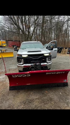 The boss car music 👑 on Instagram: "2022 Chevrolet Silverado 2500 HD instalación de snow plow #boss plow 2025 - 2026 #⛄️ #🥶 #👍 #nieve"