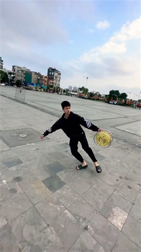 Thả diều cậu nhóc chạy kéo diều mạnh thật sự #kite #pipa在台灣 #layangan #patang #diềusáo