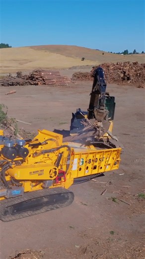 211K views · 1.3K reactions | Read the story in the next issue of the magazine on Gibson & Son Road Building’s CBI, Powerscreen and Evoquip equipment supplied by Powerscreen of Washington. #construction #logging #grinder #cbigrinder #powerscreen | Awesome Earthmovers | Facebook