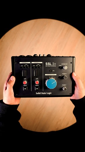 Descubre todas las funciones que tiene la interfaz SSL2 de Solid State Logic (SSL) ▶️ En este vídeo te mostramos todas las características y funciones de la increíble interfaz SSL2 de Solid State Logic. 👉 Esta interfaz de audio USB compacta, cuenta con 2 entradas y 4 salidas, diseñada para ofrecer calidad de estudio profesional. Ideal para músicos, productores y creadores de contenido. | Sonotec