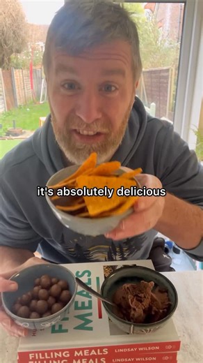 Lindsay Wilson - Online Coach on Instagram: "Filling Meals are the opposite to the obesity epidemic. The world got fat eating hyper palatable snacks outside of formal meal times, we simply reverse that by eating hyper satiating meals and not snacking. That’s the reason all my meals are 500 calories!! I’m optimising for satiety inside a fixed energy constraint. It’s not about tracking, it’s about food engineering. Filing Meals is available everyone now, though still battling supply back home 🙏"