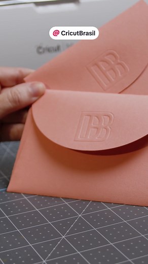 Como Fazer um Envelope com Relevo Usando Cricut