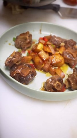 Miss Toya’s Southern Kitchen | Craving comfort food? 😋 Miss Toya’s is serving up tender, flavorful oxtails with hash brown potatoes that’ll hit the spot! Come by and... | Instagram