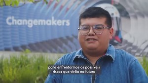 Para alcançar as emissões líquidas zero até 2050, trabalhar em conjunto é de suma importância. Por isso, na Shell Eco-marathon, reunimos estudantes de todo o continente com o objetivo de impulsionar a inovação e a criatividade de novos profissionais e de novas fontes de energia. Assista ao vídeo! #PraCegoVer: o vídeo exibe cenas do Pier Mauá e da competição, incluindo a corrida de carros ultra eficientes e estudantes trabalhando nos seus protótipos de carro. Temos as falas de Olivier Wambersie, 