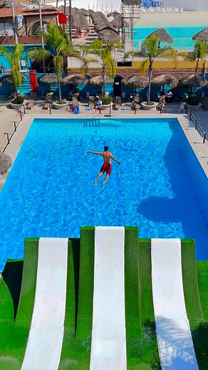 🌊💦 La resbaladilla acuática más alta de México 🏞️ en el parque acuático más grande del noroeste del país 🗺️. Por 60 años, El Vergel 🎢 es de las principales atracciones que tiene para ofrecer 🌟. ¿Y tú, a quién llevarás? 🤩📍 Cam. Al Vergel 1, Alamar, 22110 Tijuana, B.C.#mexico #tijuana #turismo viral #food #foodie #trending #foodporn #tijuanamakesmehungry #tijuanamakesmehappy #dateungustomx #dateungustomx👅 #sandiegofood #sandiegoeats | Date un gusto Mx