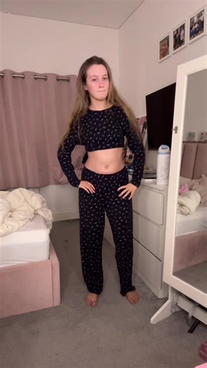 Ignore the Christmas pyjamas I’ve just Fake Taned #faketan #chachaslide ##fyp