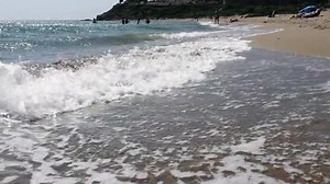 地中海のビーチと波のスローモーションの動画｜無料の動画素材サイト「動画AC」