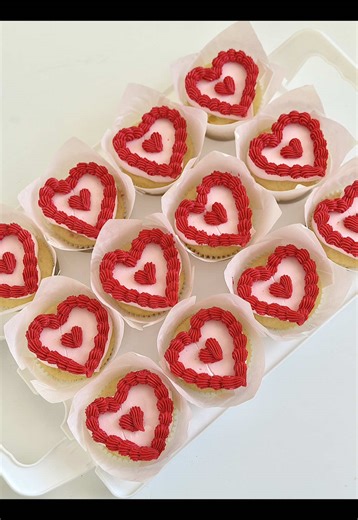 Delicious Valentine's Day Cupcakes Tutorial