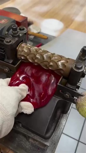 Olas just wandering off at Disneyland Paris at the New World of Frozen coming next March!Beyond cute#disneyland #WorldOfFrozen #frozen #disneyadventureworld #disneylandparis