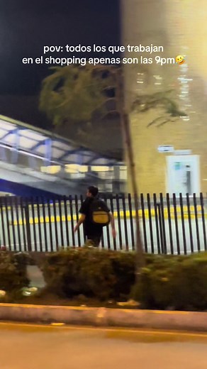 Trabajadores del Shopping a las 9 PM