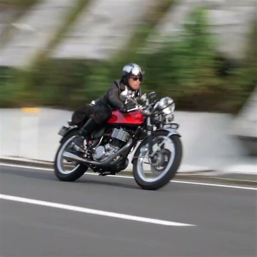 日本人ライダーが乗る極上のSR500カフェレーサーカスタム。 ロングバージョンは説明欄から