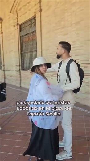 Barcelona Pickpockets Exposed – They Steal Right in Front of You 😱