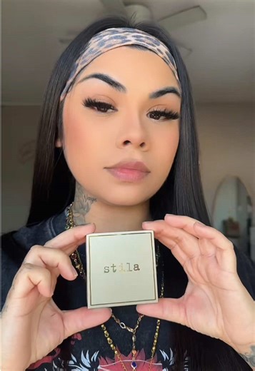 #stilacosmetics #stila #stilamakeup #stilahighlighter #makeuptutorial