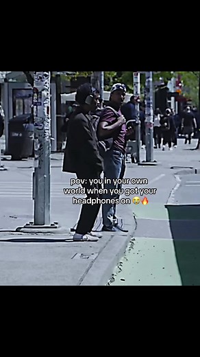 Lit Reactions: Finding Steezy Kane and Jamming with Headphones