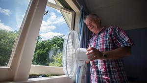 Can't sleep because of the heat? Try this clever fan trick