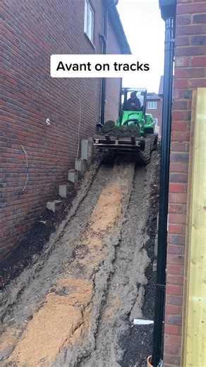 Avant Loader on Tracks Steep Hill Landscape | Chesham, Rickmansworth