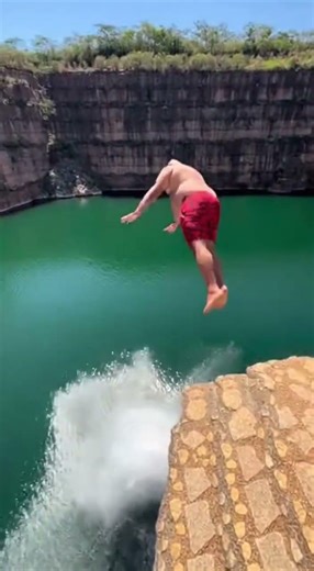 Bombinha em dose dupla o terror dos peixes nesse lago #bombinha #ia #humorbr #divertido #brasil