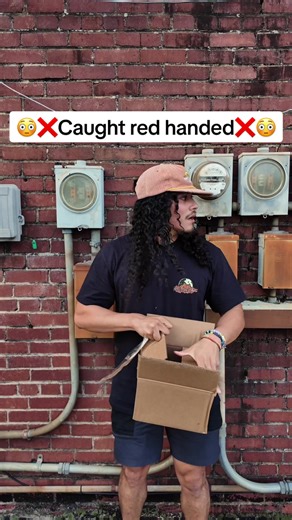 📦 wait till you see what’s in the box 😮‍💨 #caught #chase #run #parkour #outside