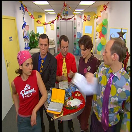 L'esprit de Noël #Caméracafé #Caméra #café #drôle #vidéo #vidéoviral #TICTac #disciple #film #bureau #discuter