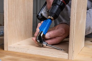 How to drive screws in tight spaces