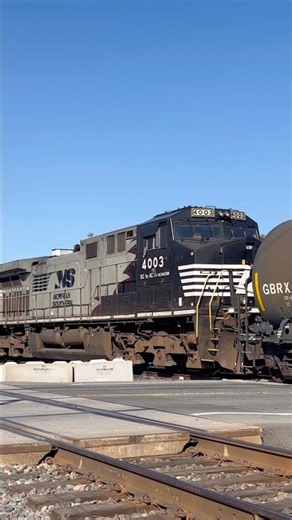 NS 4003 ON A BNSF TRAIN IN ANTIOCH CA!