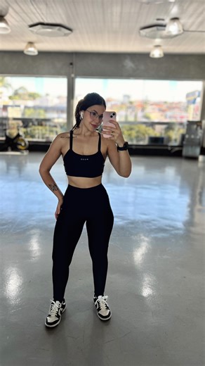 Karol Weber | Transformação acontece com consistência, um dia de cada vez. Relembrando meu início e todo o caminho que percorri no emagrecimento, sempre... | Instagram