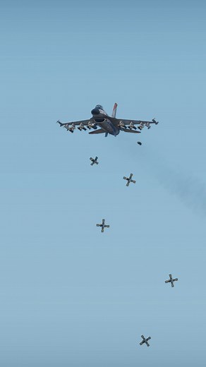 Jet drops deadly cluster bombs in a perfectly timed attack run | Duzyatan 2.0