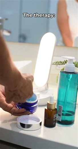 Our kind of therapy. 💅 A quiet hour with 40Hz light to reset your rhythm and support your focus.