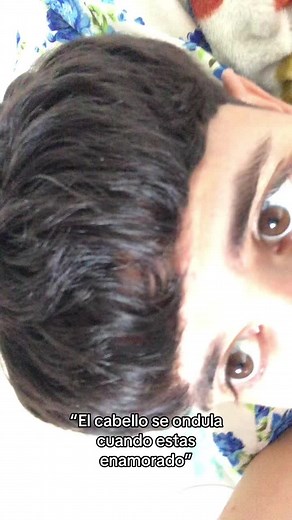 Teoría del Cabello Ondulado: ¿El Pelo se Ondula Cuando Estás Enamorado?
