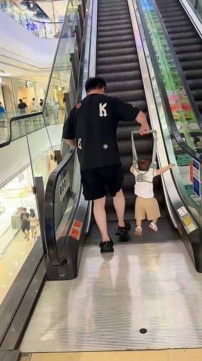 Help Your Baby Walk with Confidence – Try This Walking Harness! Get here: https://mishbaby.com/toddler-safety-walking-harness-backpack Help your little one take their first steps with confidence while keeping them safe and close! This lightweight baby walking harness is designed to support toddlers as they learn to walk, giving parents peace of mind and reducing strain on the back. ✨ Features: ✅ Soft & Safe Material – Made of 100% cotton with breathable mesh, gentle on delicate skin and comfy ye