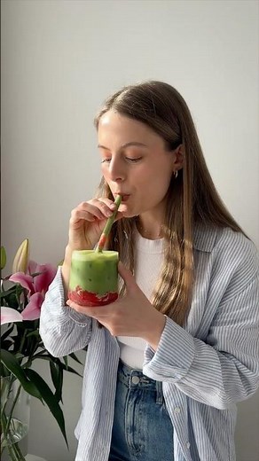 How To Make THE BEST Strawberry Matcha 🍓🍵