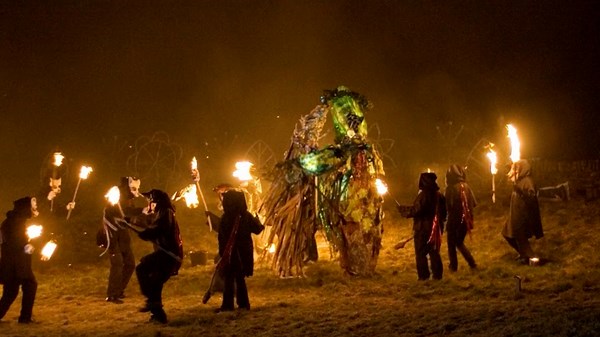 Samhain Origins: From Celtic Harvest Festival to Halloween Traditions