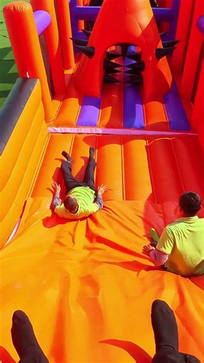 Follow me to experience the inflatable obstacle course #awesome #inflatable #obstaclecourse