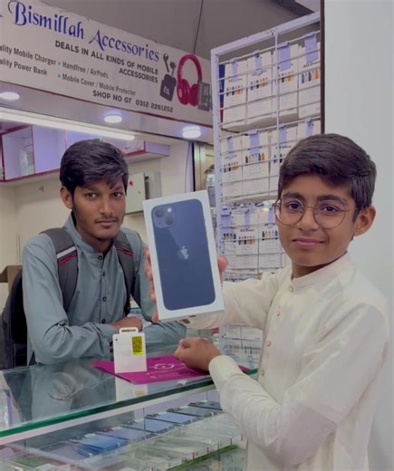 iPhone 13 box pack non active price 78,000/- only Location Karachi saddar mobile market lyric mobile mall shop G-13 #tiktok #foryou #phonepoint #100k #unfrezzmyaccount