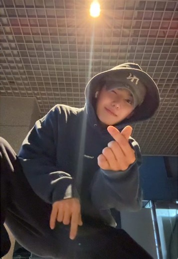 Learn Yichen's Dance Steps: TikTok Dance Tutorial