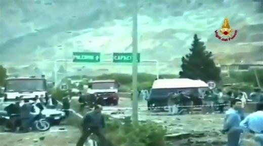 33 anni fa la strage di Capaci: il video ripreso subito dopo l'esplosione che uccise il giudice Giovanni Falcone, la moglie e la sua scorta