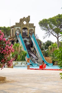 🌊 ¡Banzai te espera en Aqualand El Arenal con velocidad, adrenalina y mucha diversión! ¿Estás listo para el desafío? 😎🔥 🎥 Dale al play y siente la descarga de energía 📍 Solo en Aqualand El Arenal #BanzaiAqualand #AdrenalinaAqualand #DiversiónSinLímites | Aqualand El Arenal