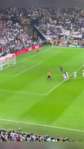 474K views · 1.7K reactions | VIP seats se Messi aur Mbappe ke goals⚽️ enjoy kar rahi hai Deepika! She and hubby Ranveer flew out to Doha to watch the final of the FIFA World Cup between Argentina and France | Voompla | Facebook