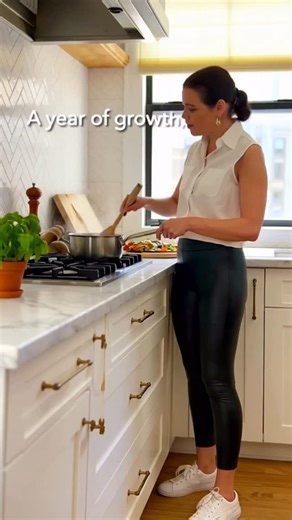 Grit, grind and heart That’s what I am bringing into 2026! More deals, more growth and giving back with the BEST intentions! What are your plans for 2026? #lizyoungbroker #2026goals #mindset #growth #leadgeneration | Elizabeth Ann Green-Young