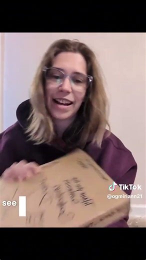 A customer review of my art! 😁 #artist #vlog #viral #review #art #fyp #today #painting #blogger