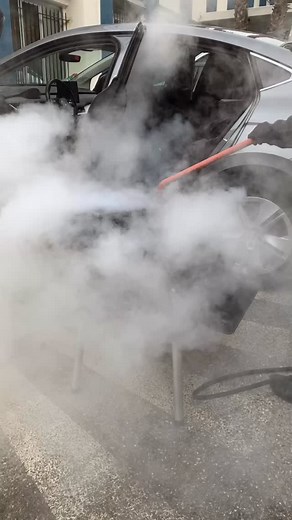 Nettoyage vapeur haut débit – Tapis auto version Net Tech Pro 🔥 Aujourd’hui, je vous montre la puissance de la vapeur haut débit avec mon Optima XD. 👉 Aucun produit chimique, uniquement la force de la vapeur pour raviver les tissus, éliminer les saletés incrustées et redonner une seconde vie aux tapis auto. Chez Net Tech Pro, on est spécialisés dans la vapeur haut débit, une solution écologique, efficace et parfaitement adaptée aux véhicules professionnels ou particuliers. 📍 Intervention en e