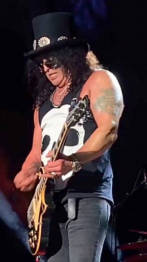 "Metal Chestnut" Slash Blues Ball Tash Neal Teddy "Zig Zag" Andreatis Johnny Griparic Michael jerome moore #orgyofthedamned #Slash 🎩 🤘🏻 🎸 📷 Rock roll time ©️ | Slash Addict