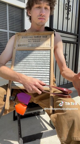 Spoon Mountain Opera: Play the Spoons with Style