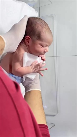 #feeding ##feedingkids #firstbreath #bottlefeeding ##bottlefeedingsupport | Nurse Life