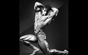 黄金年代健美运动员鲍勃·帕里斯 在1989年瑞士杯比赛形体展示