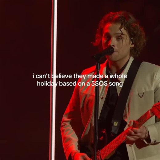 5SOS HQ on Instagram: "valentine on full blast today (and every day) 💌🎸 @5sos #5sos #valentine #valentinesday #5secondsofsummer #livemusic"